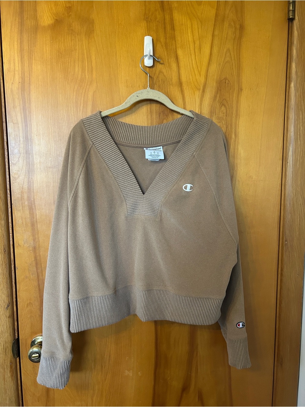 Champion Women’s Tan Fleece V Neck Sweatshirt & Jogger Set L/XL”